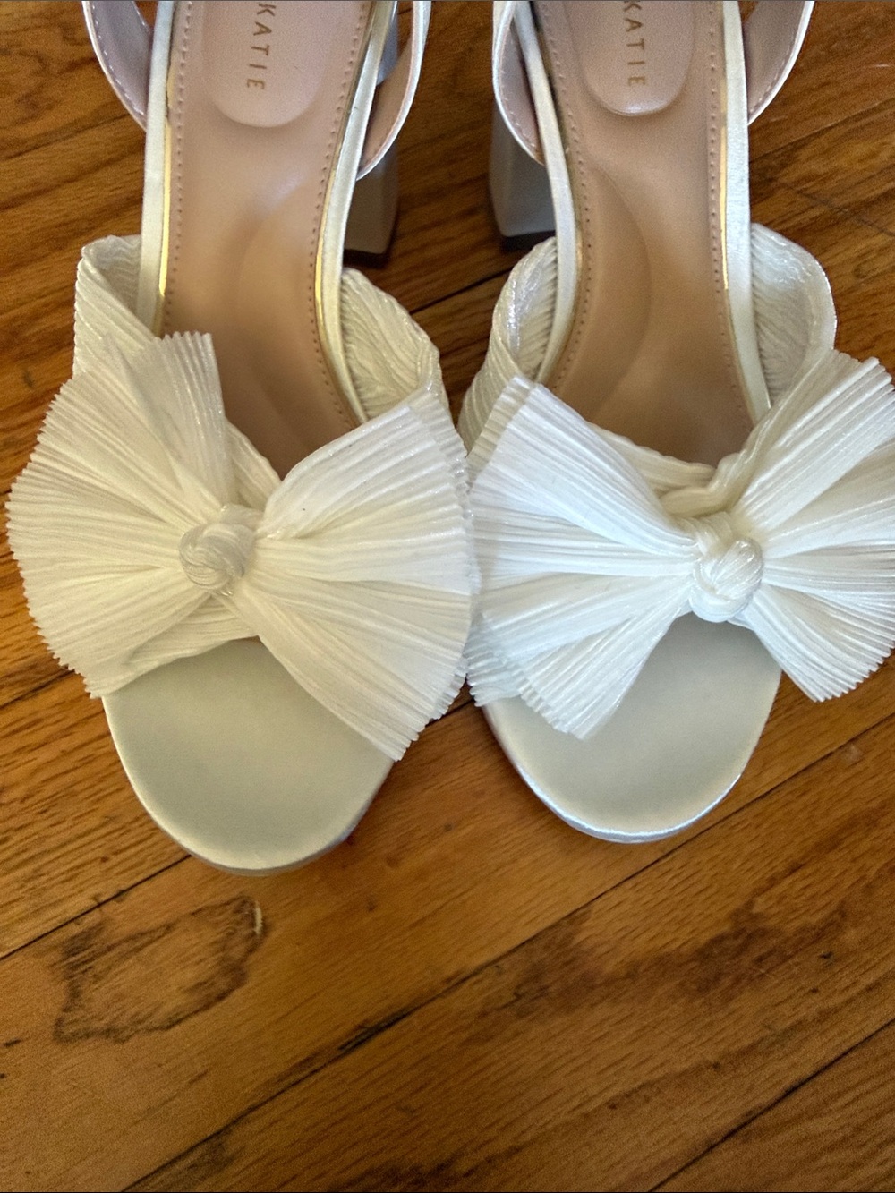 Kelly & Katie White Bow Sandal Heels - Picture 5 of 6